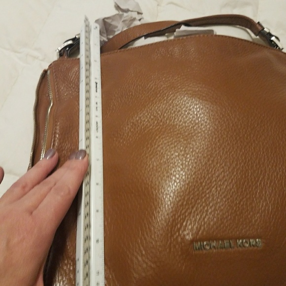 Authentic Tan Michael Kors Hobo Handbag - Picture 6 of 8